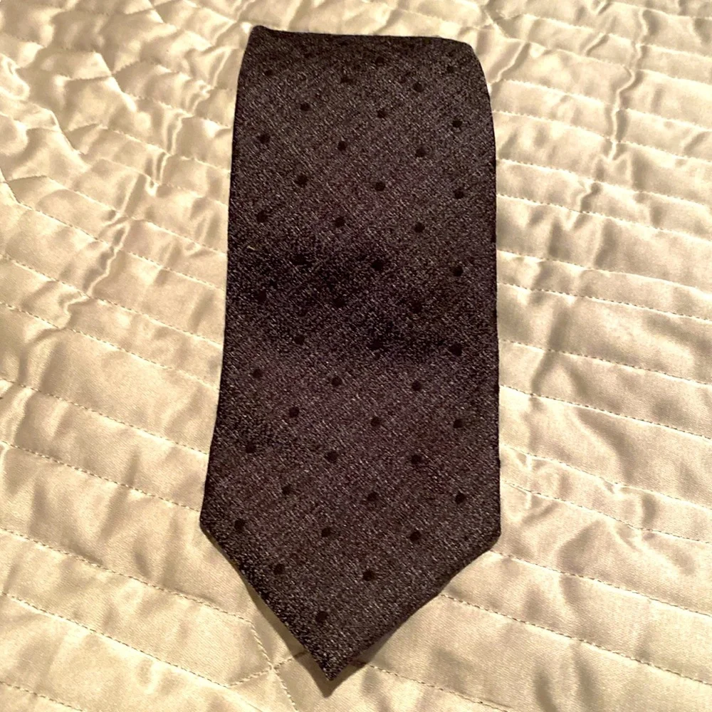 Tom Ford silk tie charcoall w/ black dots - Picture 2 of 6